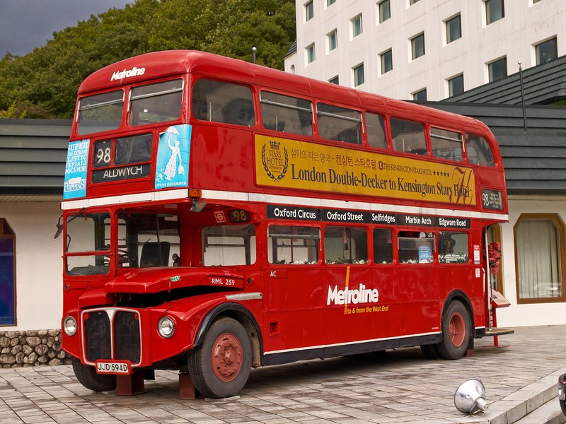 Seorak National Park, London Double Decker
      bus